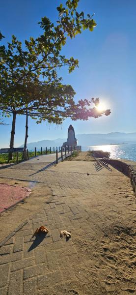 Quarto 100m da praia Pereque